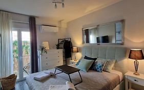 Chic Apt Near Acropolis - Avdi Square