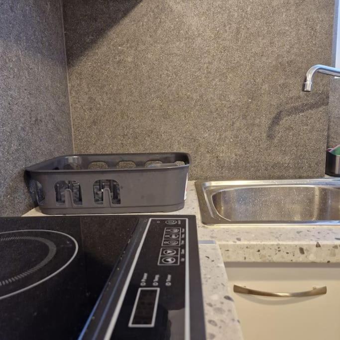 Chic Apt Near Acropolis - Avdi Square Atenas Exterior foto